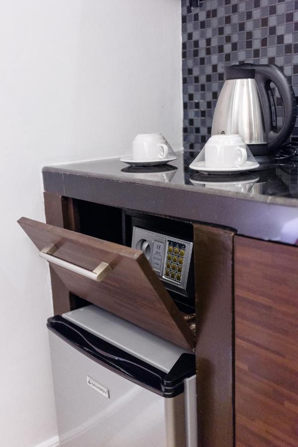 Nest Nano Suites Poblacion - Makati Makati City Kültér fotó
